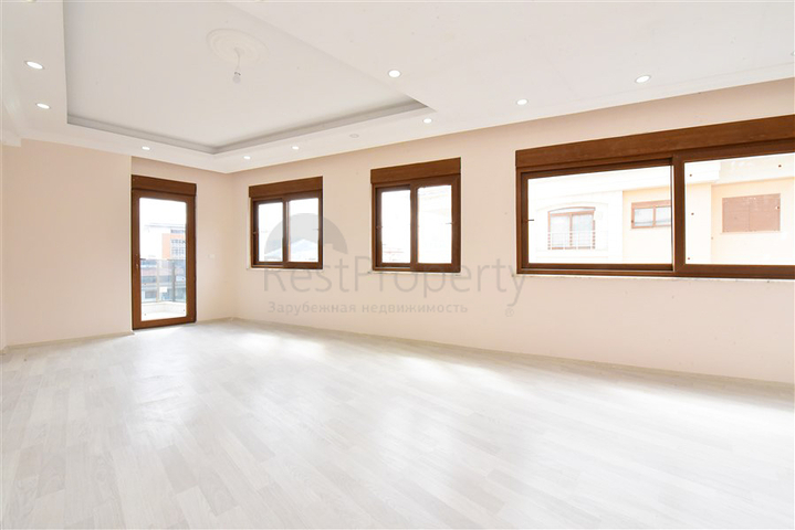 Просторный пентхаус с видом на море в центре Алании