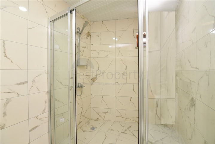 Просторный пентхаус с видом на море в центре Алании