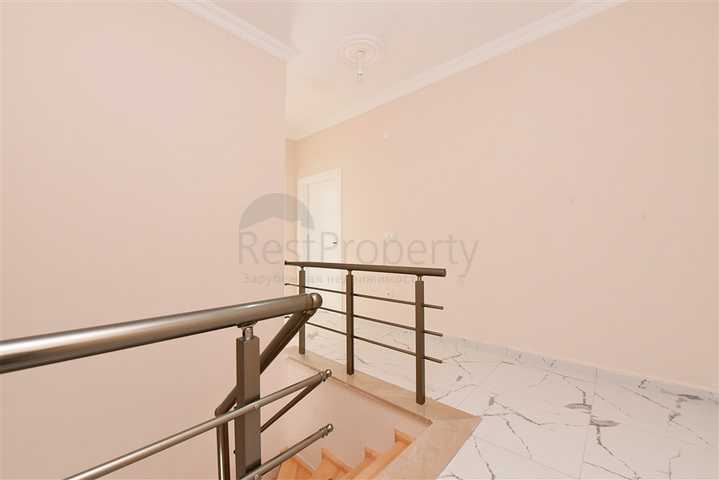 Просторный пентхаус с видом на море в центре Алании