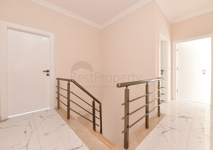 Просторный пентхаус с видом на море в центре Алании