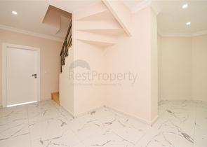 Просторный пентхаус с видом на море в центре Алании