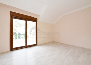 Просторный пентхаус с видом на море в центре Алании