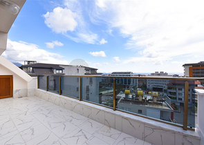 Просторный пентхаус с видом на море в центре Алании