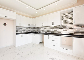 Просторный пентхаус с видом на море в центре Алании