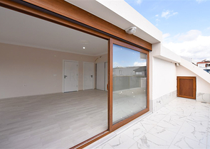 Просторный пентхаус с видом на море в центре Алании