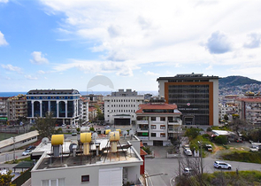 Просторный пентхаус с видом на море в центре Алании