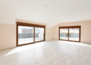 Просторный пентхаус с видом на море в центре Алании