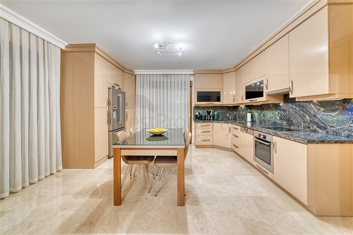 Шикарные апартаменты c отдельной кухней от собственника планировкой 3+1 в районе Кестель