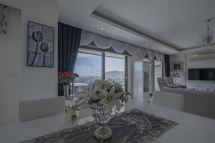 Пентхаус 3+1 с видом на море в районе Джикджилли