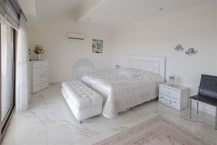 Пентхаус 3+1 с видом на море в районе Джикджилли