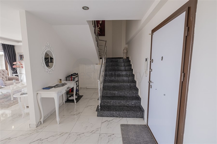 Пентхаус 3+1 с видом на море в районе Джикджилли