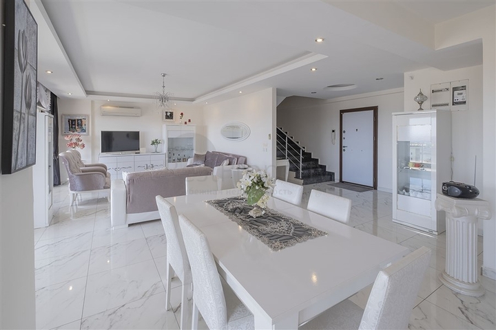 Пентхаус 3+1 с видом на море в районе Джикджилли