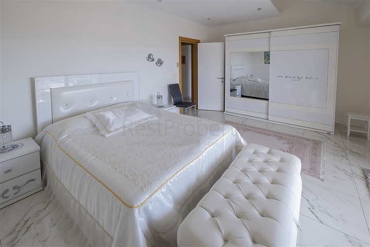 Пентхаус 3+1 с видом на море в районе Джикджилли