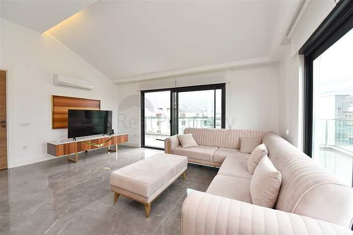 Пентхаус 4+1 в районе Оба