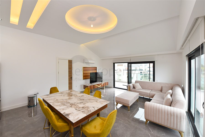 Пентхаус 4+1 в районе Оба