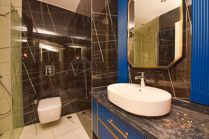 Меблированные апартаменты в 20 м от моря планировкой 1+1 в районе Оба