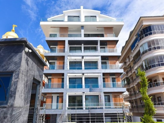 Меблированные апартаменты в 20 м от моря планировкой 1+1 в районе Оба