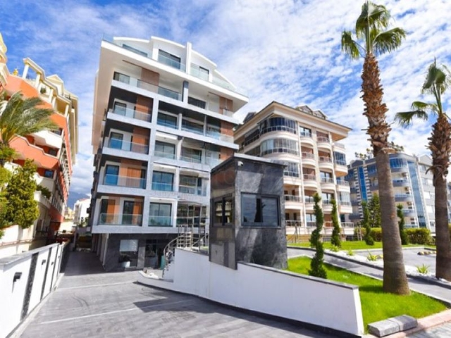 Меблированные апартаменты в 20 м от моря планировкой 1+1 в районе Оба