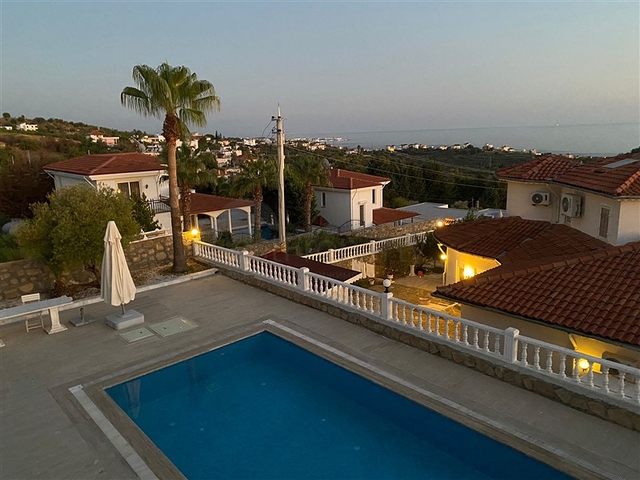 Вилла 3+1 с видом на море в районе Инжекум