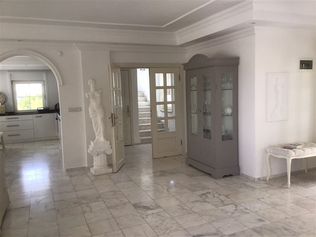 Вилла 3+1 с видом на море в районе Инжекум