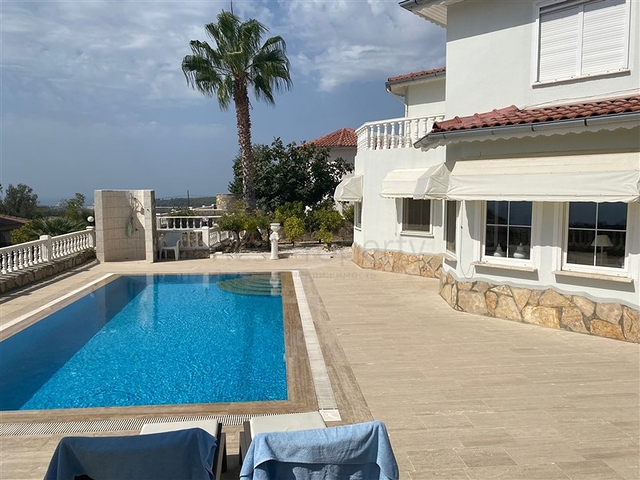 Вилла 3+1 с видом на море в районе Инжекум