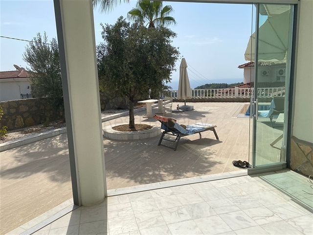 Вилла 3+1 с видом на море в районе Инжекум