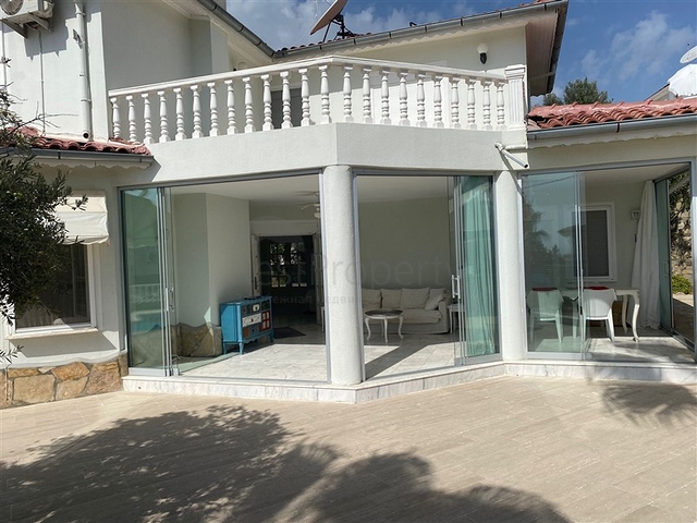 Вилла 3+1 с видом на море в районе Инжекум