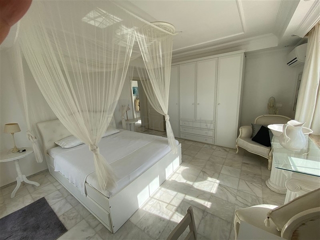 Вилла 3+1 с видом на море в районе Инжекум