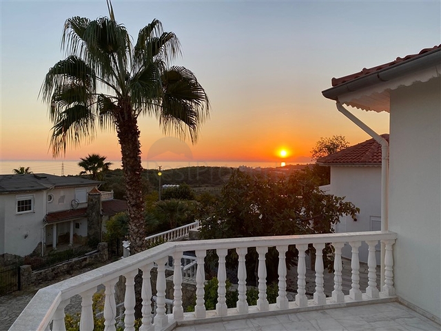 Вилла 3+1 с видом на море в районе Инжекум