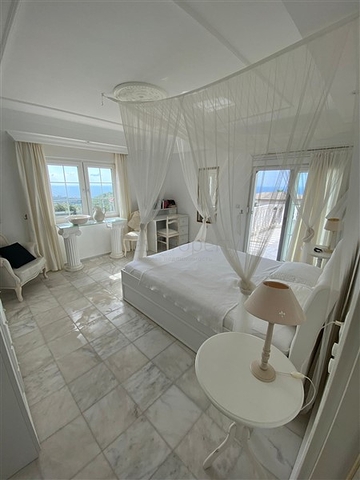 Вилла 3+1 с видом на море в районе Инжекум