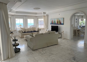 Вилла 3+1 с видом на море в районе Инжекум