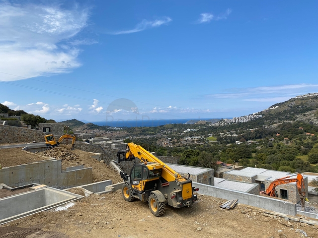 Камменые виллы  с видом на море и на историческую "Пиратскую" деревню"