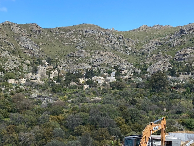 Камменые виллы  с видом на море и на историческую "Пиратскую" деревню"