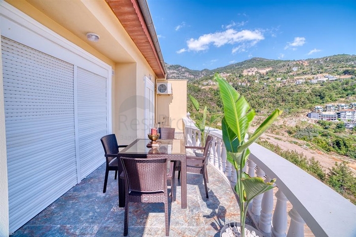 Пентхаус 3+1 с видом на море в центре Алании