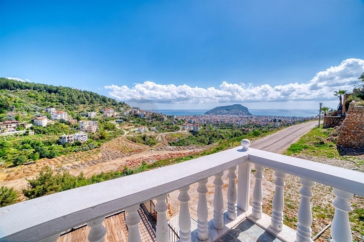 Пентхаус 3+1 с видом на море в центре Алании