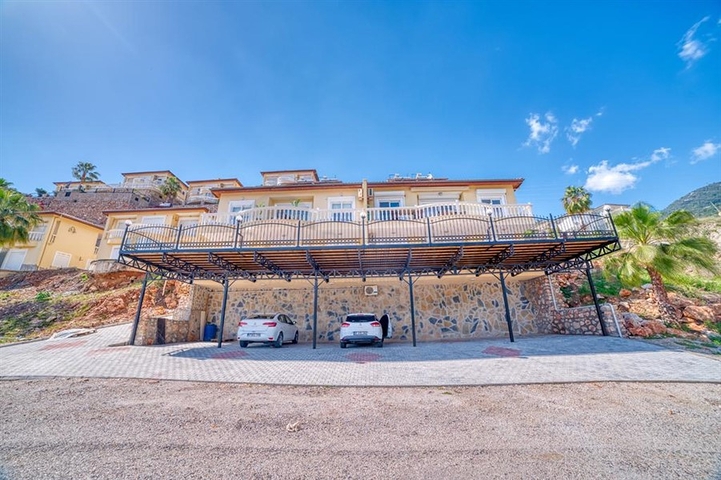 Пентхаус 3+1 с видом на море в центре Алании