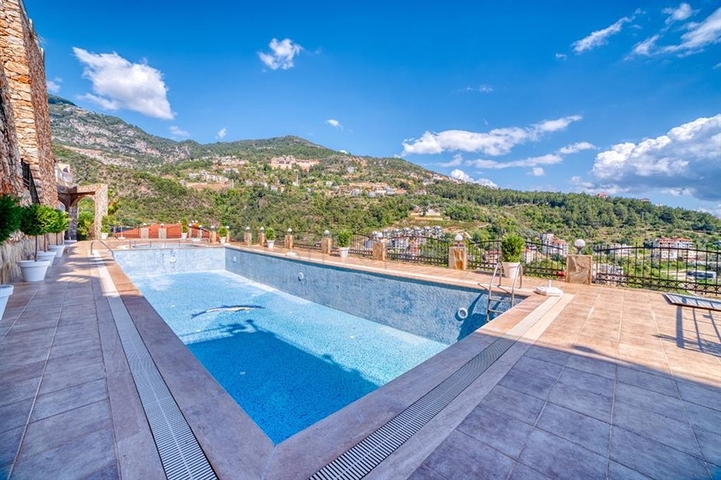 Пентхаус 3+1 с видом на море в центре Алании