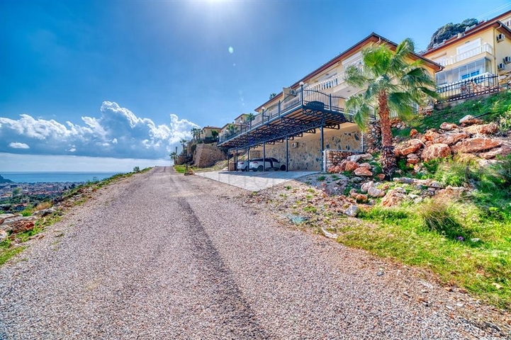 Пентхаус 3+1 с видом на море в центре Алании