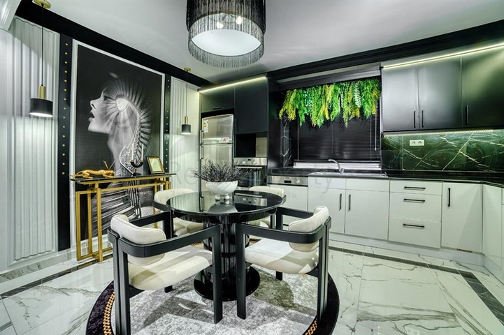 Пентхаус 3+1 с видом на море в центре Алании