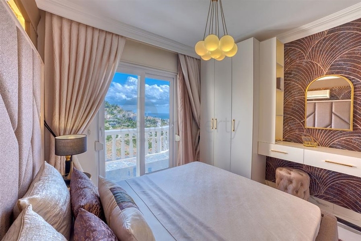 Пентхаус 3+1 с видом на море в центре Алании