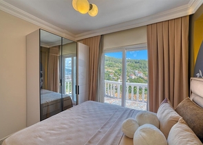 Пентхаус 3+1 с видом на море в центре Алании