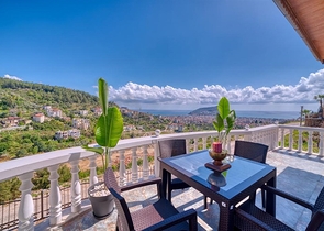 Пентхаус 3+1 с видом на море в центре Алании