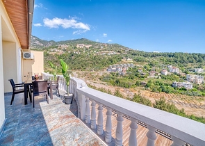 Пентхаус 3+1 с видом на море в центре Алании