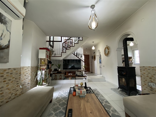 Просторная вилла 3+1 в 250м от моря в районе Конаклы