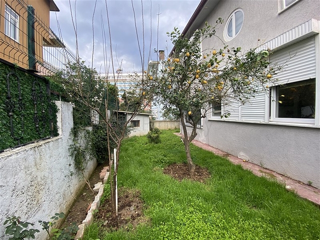 Просторная вилла 3+1 в 250м от моря в районе Конаклы