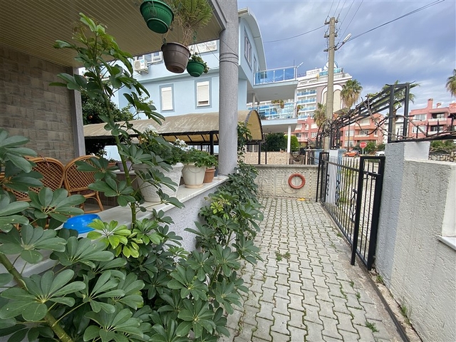 Просторная вилла 3+1 в 250м от моря в районе Конаклы