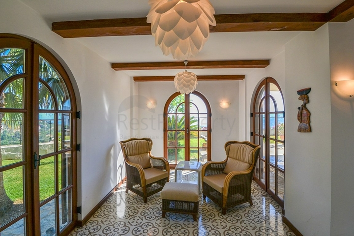 Вилла в средиземноморским стиле с панорамным видом. 