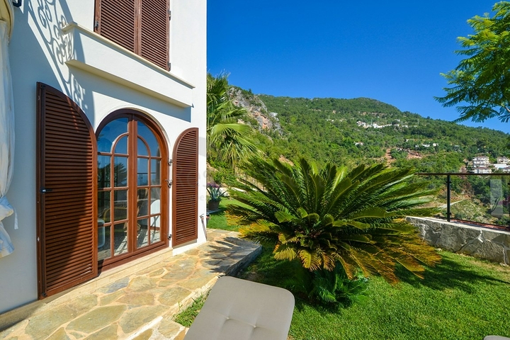 Вилла в средиземноморским стиле с панорамным видом. 