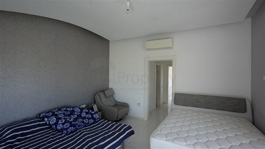 Пентхаус 3+1 со своим бассейном на крыше в районе Каргыджак