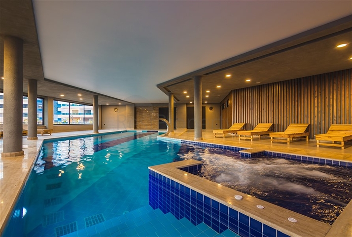 Пентхаус 3+1 со своим бассейном на крыше в районе Каргыджак